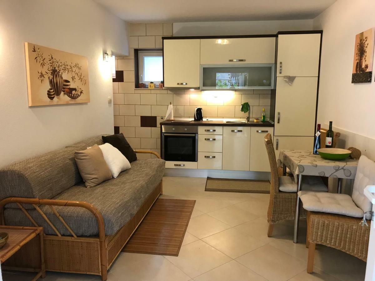 מאקרסקה Apartman Dvor מראה חיצוני תמונה
